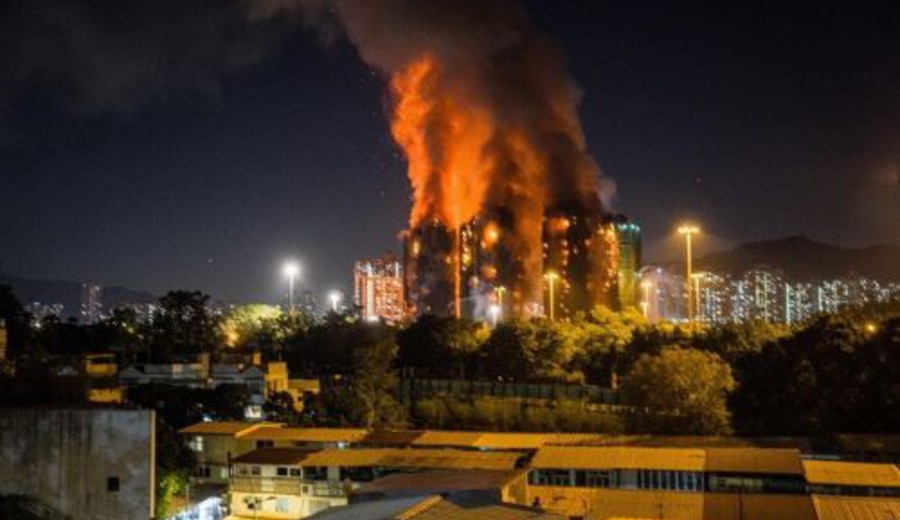 imagen de Infierno en Hong Kong: torres en llamas, decenas de muertos