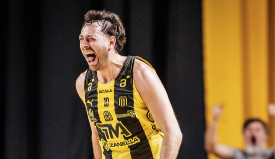 imagen de Peñarol derrotó 82-69 a Nacional a puertas cerradas en el Palacio