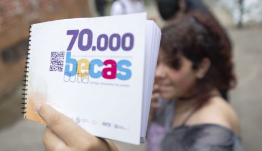 imagen de Aumentarán a $25.000 becas en educación media superior y a $13.000 en educación media básica