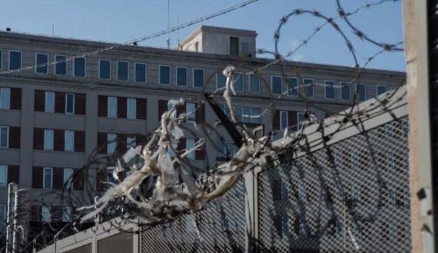 imagen de Maduro en prisión: Rodríguez asume como presidenta interina de Venezuela, pero Trump la amenaza