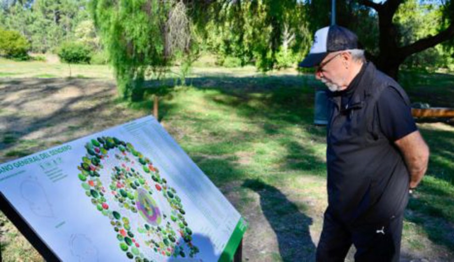 imagen de León Gieco recorrió sendero en el Parque Roosevelt: "donde haya memoria, yo estoy"
