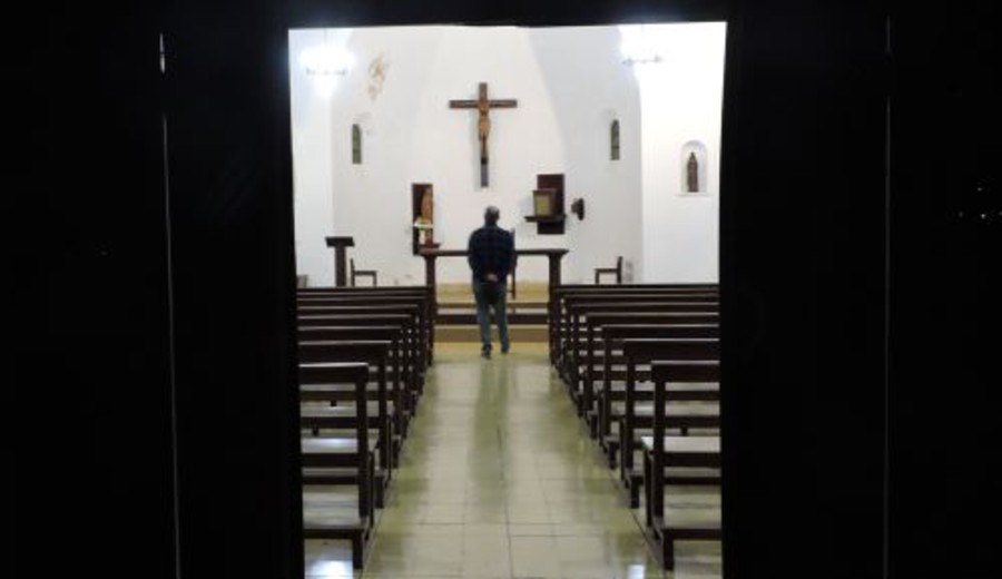 imagen de El catolicismo declina en toda América Latina; en Uruguay la amplia mayoría se dice “poco” o “nada” religiosa