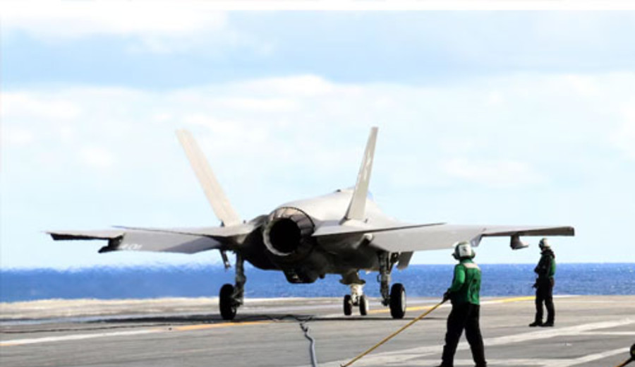 imagen de Tensión en Medio Oriente: Estados Unidos derribó un dron iraní que se acercó a un portaaviones en el mar Arábigo