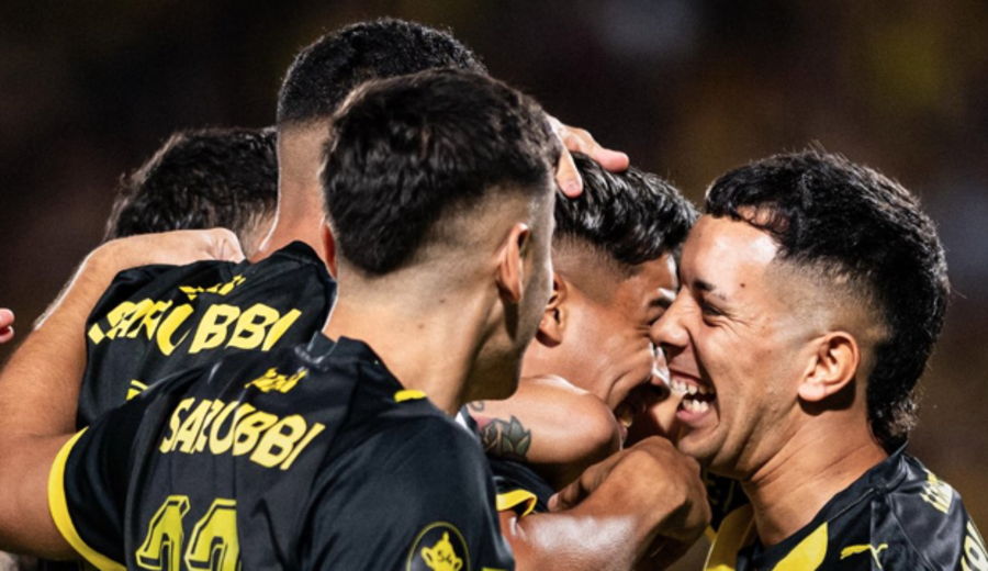 imagen de Peñarol fue contundente y derrotó 3-1 a City Torque en el debut del Apertura