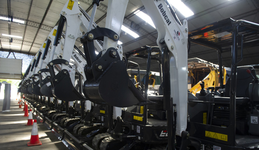 imagen de OSE incorporó 30 retroexcavadoras para avanzar en mejora de red y reducir pérdidas de agua