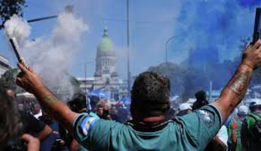 imagen de Continúan las protestas contra la reforma laboral en Argentina