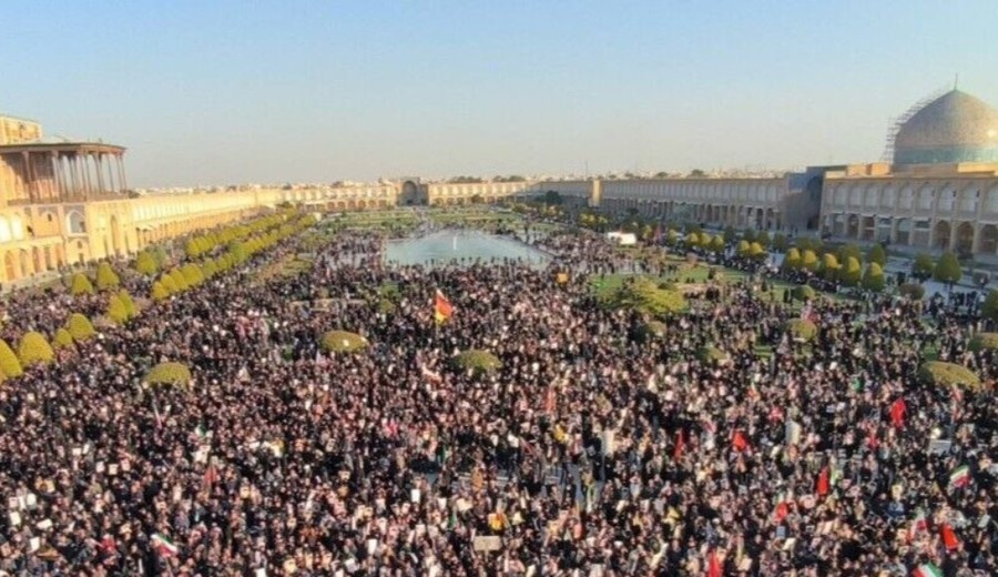 imagen de Miles de iraníes toman las calles para llorar al ayatolá Jamenei