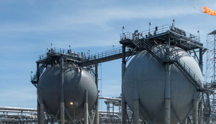 imagen de Europa paga la factura de la guerra en Irán: los precios del gas suben un 40% y el petróleo un 8%