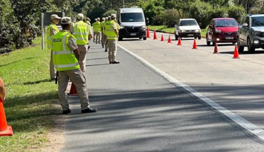 imagen de Incorporarán cien efectivos a Policía Caminera