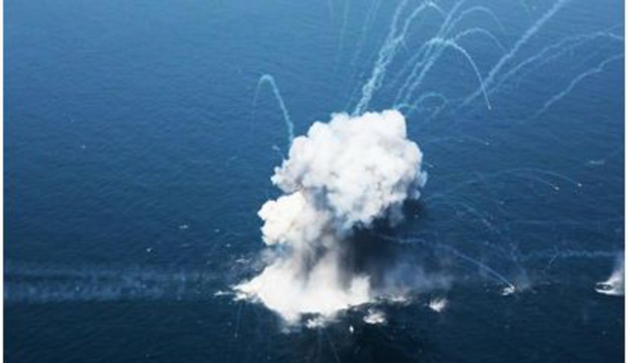 imagen de ¿Estrecho de la Muerte? Buques petroleros y puertos arden en el Estrecho de Ormuz