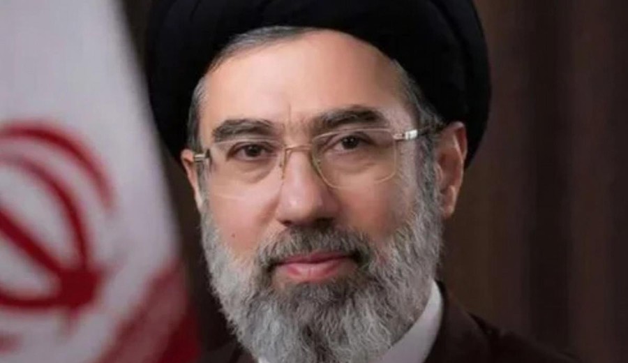 imagen de Mojtaba Jamenei insta a mantener cerrado el estrecho de Ormuz e impulsó el petróleo a su nivel más alto desde 2022