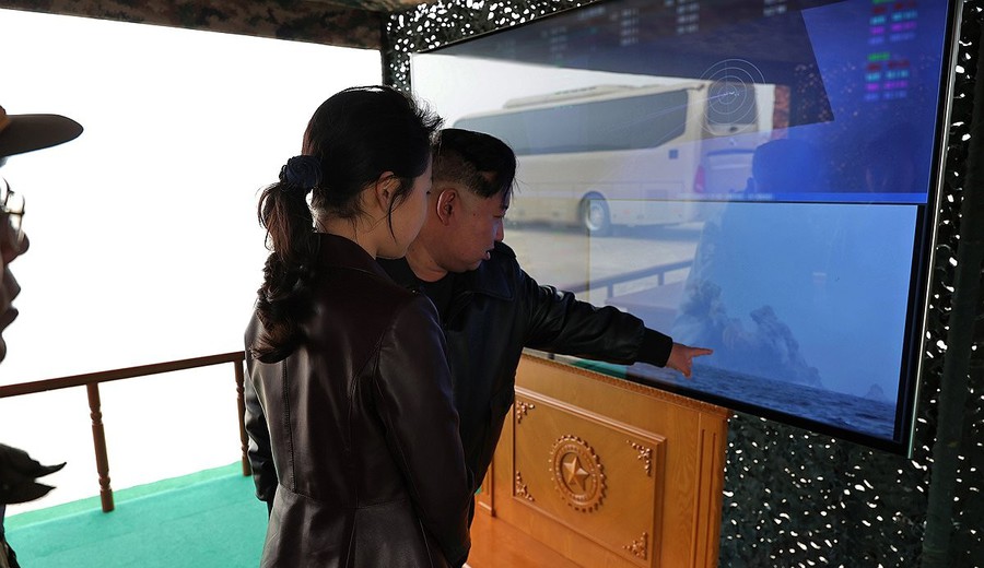 imagen de Corea del Norte dice que realiza un ejercicio de ataque con lanzacohetes múltiples de ultraprecisión de 600 mm