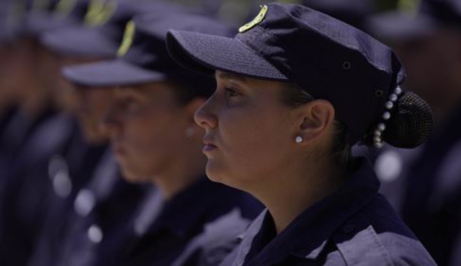 imagen de Adquirieron 9 500 chalecos antibalas diseñados para mujeres