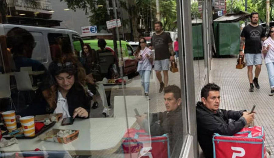 imagen de Menos trabajo y más precario: el empleo cae en Argentina mientras aumenta la informalidad