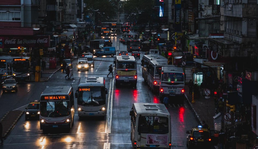 imagen de Montevideo descarta túnel bajo 18 de Julio y propone reducir tiempos de viaje con mejoras operativas