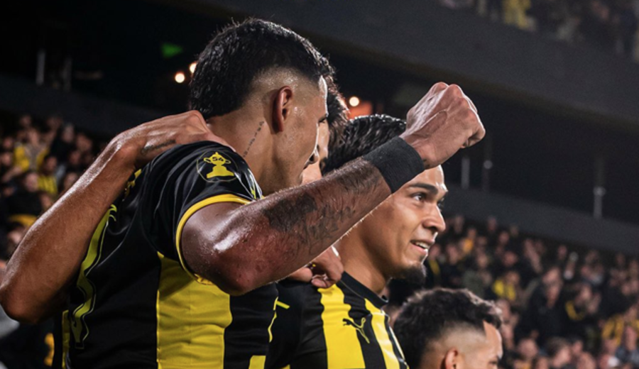 imagen de Peñarol, sufriendo más de la cuenta, venció 3-1 a Cerro y es uno de los líderes