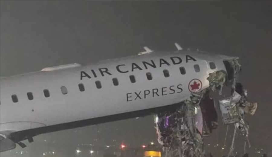 imagen de Un choque entre un avión de pasajeros y un camión deja paralizado el aeropuerto de Nueva York
