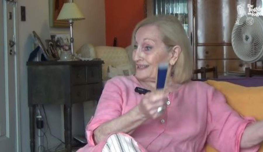 imagen de Myriam Gleijer galardonada en el rubro “actuación” de la “Mujer del Año”