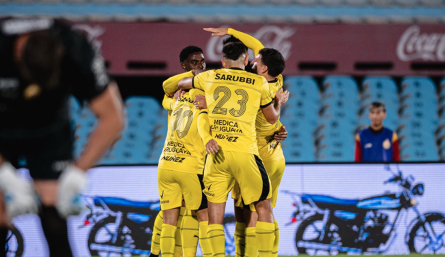 imagen de Peñarol derrotó 2-0 a Progreso y sigue a un punto de Racing