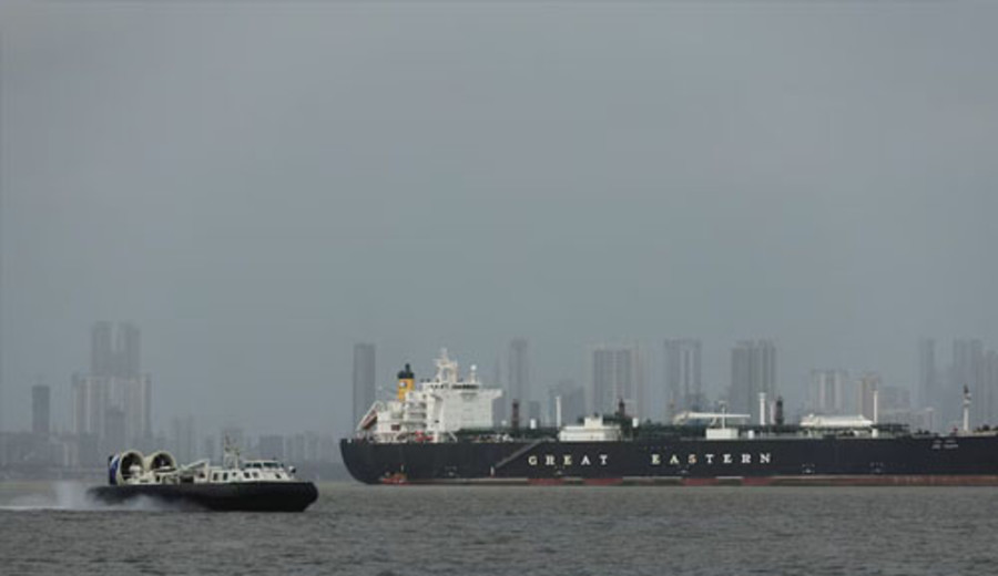 imagen de El tráfico de buques en el estrecho de Ormuz alcanzó su nivel más alto en semanas: qué países fueron beneficiados