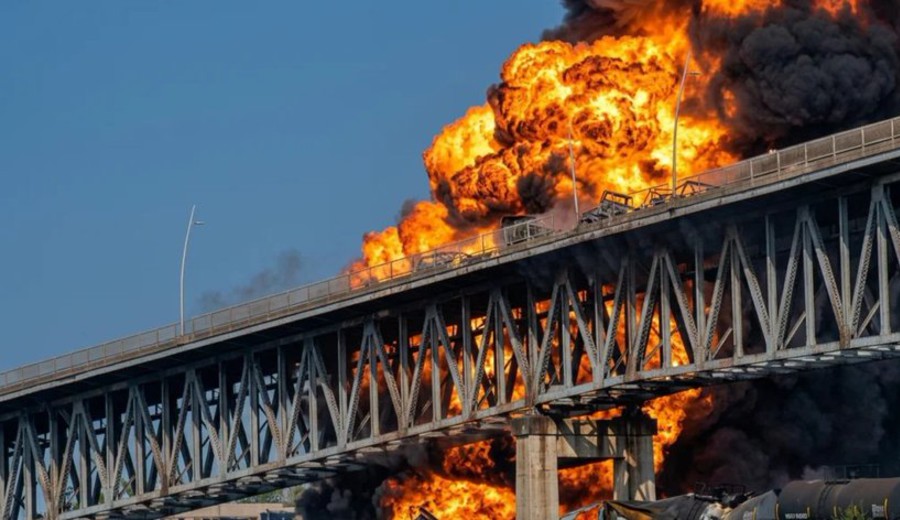 imagen de Un incendio bajo el Puente de las Américas dejó un muerto y obligó a cerrar una vía clave sobre el Canal