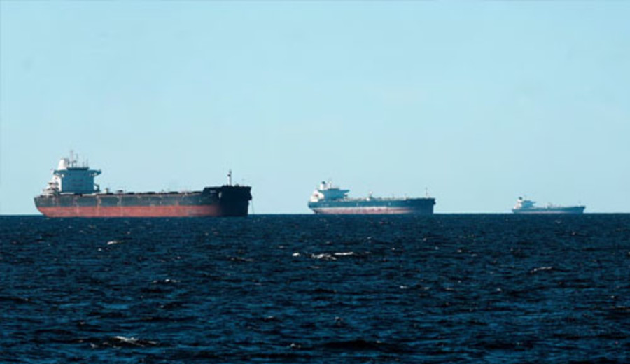 imagen de Cómo "desaparecen" en el mar los buques rusos e iraníes que buscan evitar sanciones y bloqueos