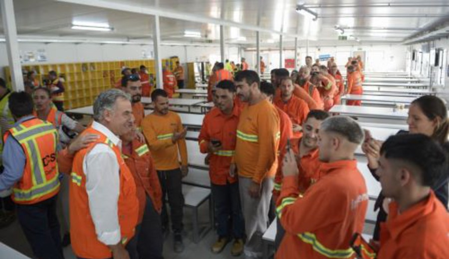 imagen de Orsi visitó obra del centro de datos en construcción de Google, en Parque de las Ciencias de Canelones