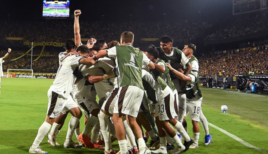 imagen de Peñarol sufrió un golpe duro al perder 2-1 con Platense en el Campeón del Siglo
