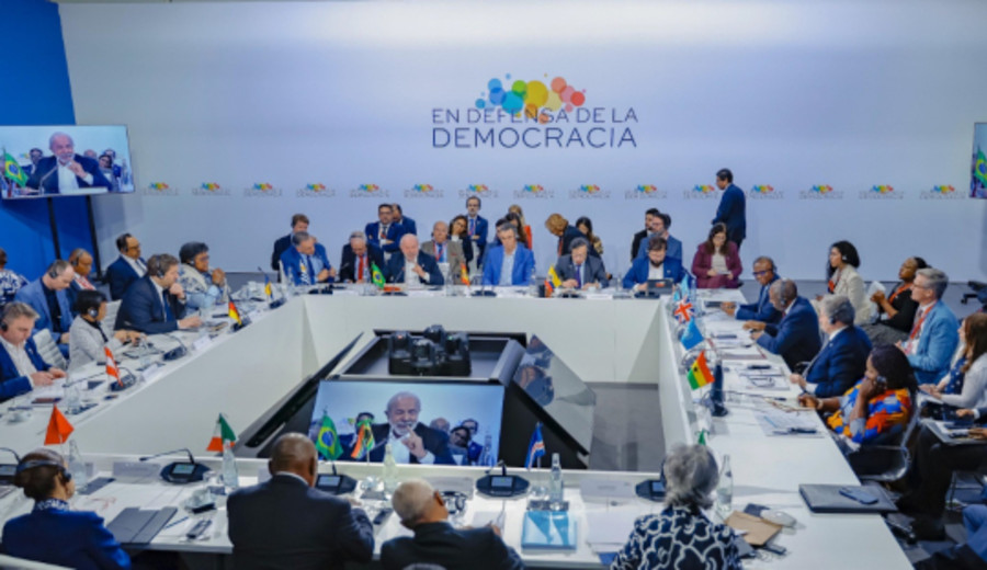 imagen de Orsi en IV Cumbre en Defensa de la Democracia: “La paz no es solo ausencia de guerra, es también presencia de justicia"