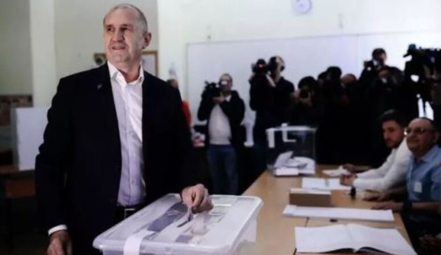 imagen de El euroescéptico Raved camino a la victoria en las elecciones búlgaras