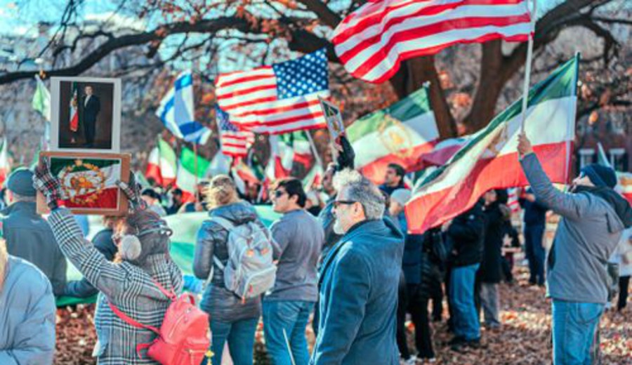 imagen de Valenti en el portal meer.com: "Irán: la derrota de Trump"