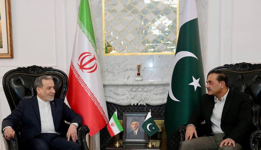 imagen de El canciller del régimen de Irán entregó en Pakistán su lista de “respuestas” a Estados Unidos