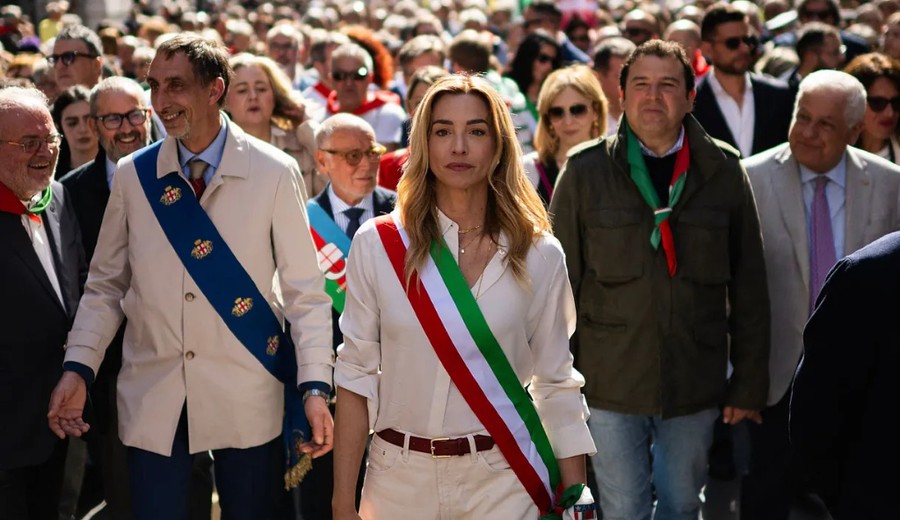 imagen de Silvia Salis, la exatleta olímpica que irrumpe como nuevo nombre del centroizquierda italiano