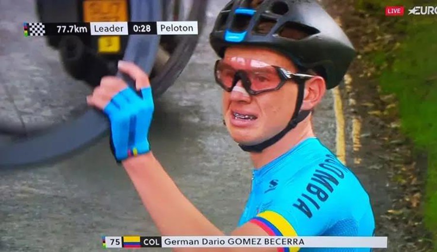imagen de El gesto de Álvaro Silva que vuelve a emocionar mientras Thomas hace historia en el Giro
