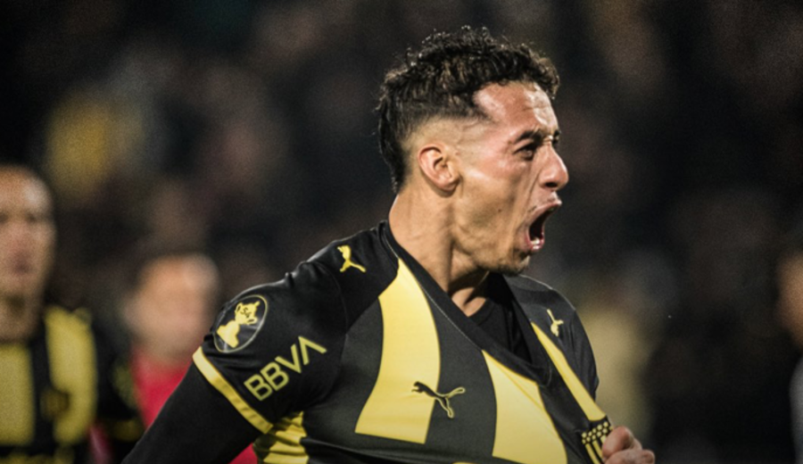 imagen de Peñarol le ganó a Liverpool 2-1 jugando una hora con 10 hombres por expulsión de Maxi Olivera