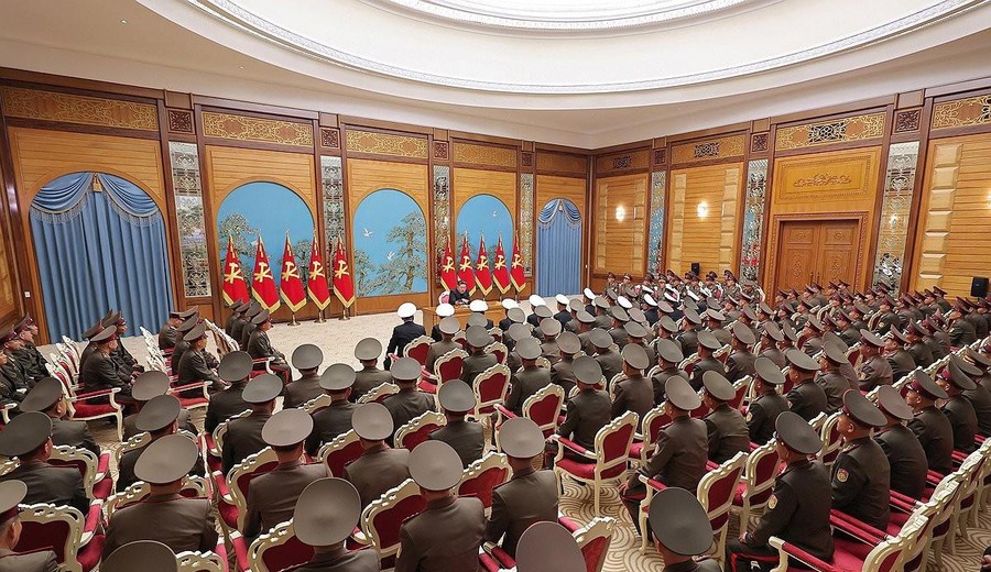 imagen de Kim Jong-un preside una reunión de comandantes militares y ordena reforzar la defensa en la frontera meridional