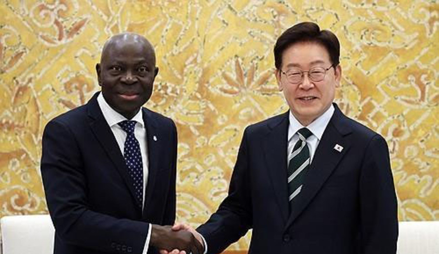 imagen de Lee discute la política laboral de Corea del Sur en la era de la IA con el jefe de la OIT