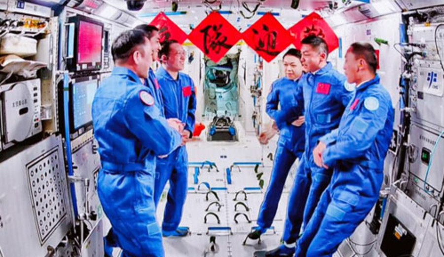 imagen de Astronautas de Shenzhou-23 entran a estación espacial Tiangong