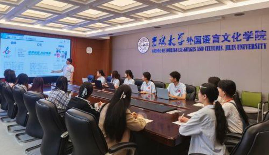 imagen de Los estudiantes de la Universidad de Jilin ayudan al mundo a conocer China