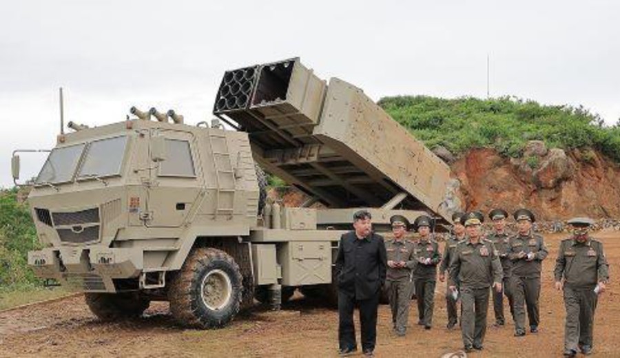 imagen de Corea del Norte prueba un nuevo lanzamisiles ligero y unos misiles de crucero tácticos bajo la supervisión de Kim