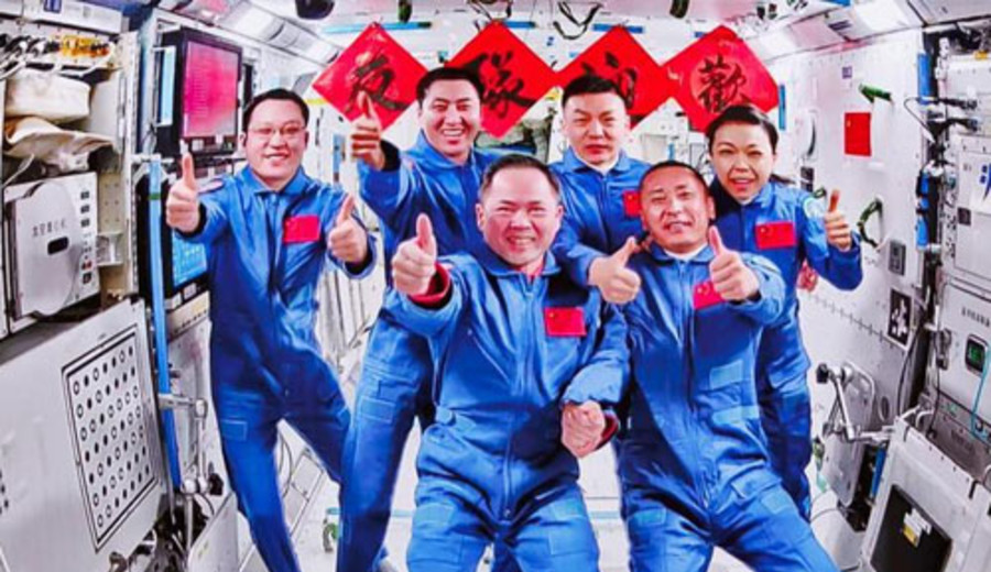 imagen de Astronautas de misión china Shenzhou-21 completan traspaso en órbita y se preparan para regreso a la Tierra