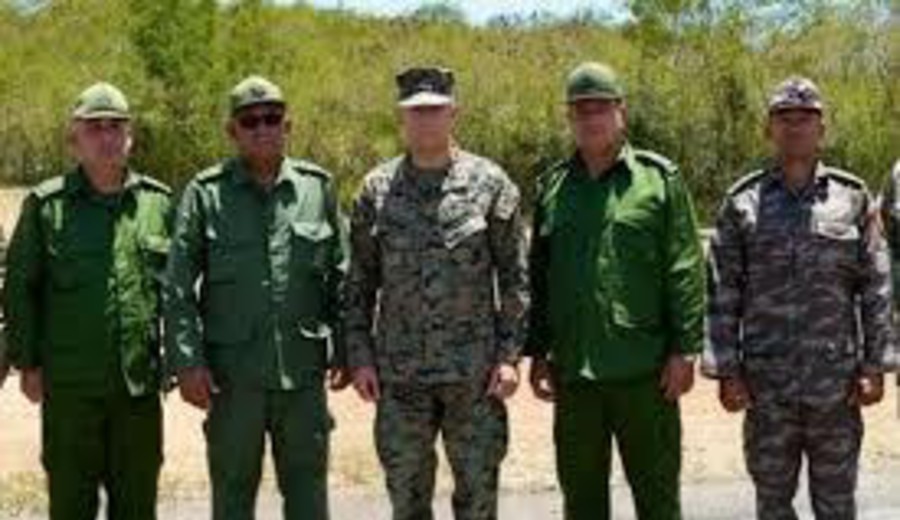 imagen de Altos mandos militares de EE. UU. y de Cuba se reúnen en un inusual encuentro en Guantánamo