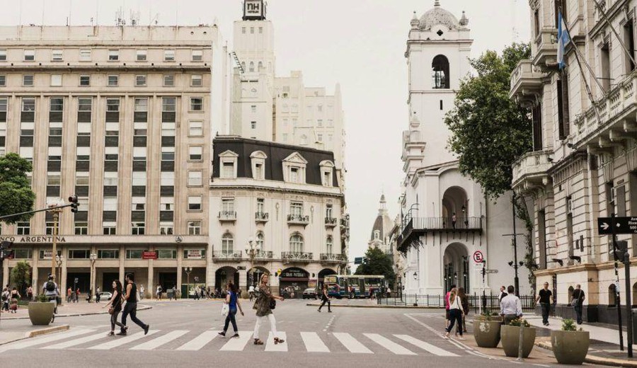 imagen de Buenos Aires, la ciudad entre el café y el monoambiente: la crisis de los espacios donde se construía comunidad