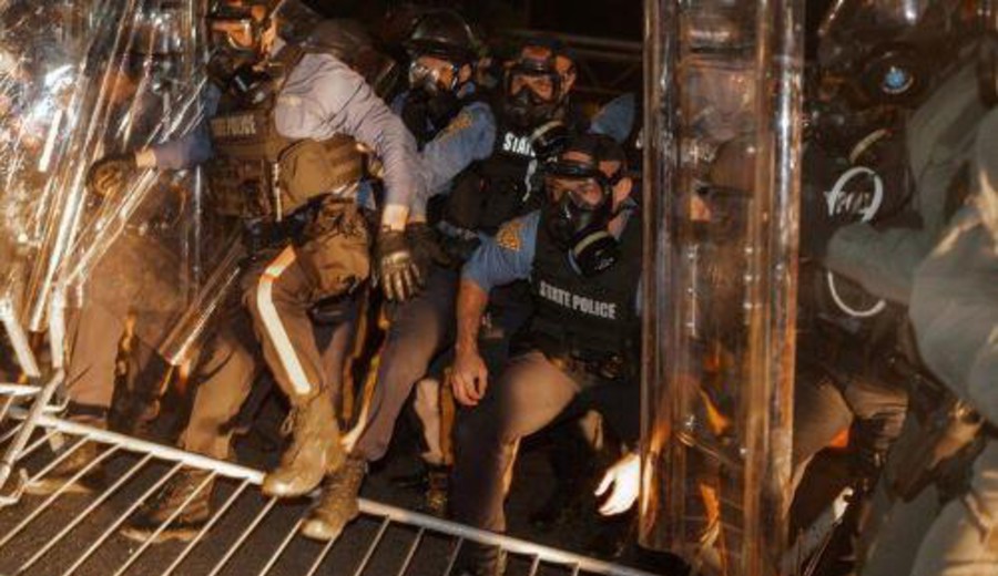 imagen de Toque de queda en Newark tras peleas cerca de centro de detención de ICE
