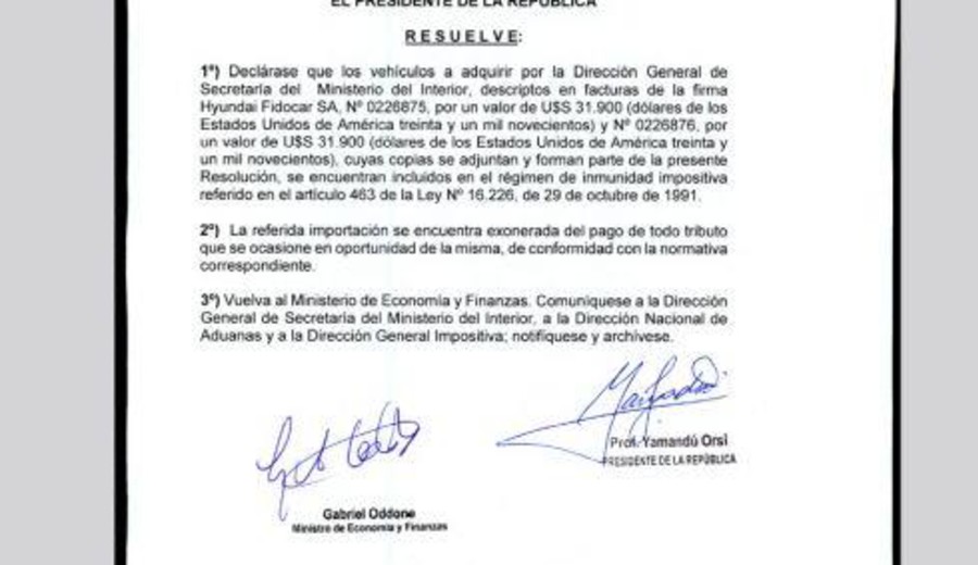 imagen de "El funcionario existe para la función y no la función para el funcionario", Constitución de la Rep. Marcelo Marchese