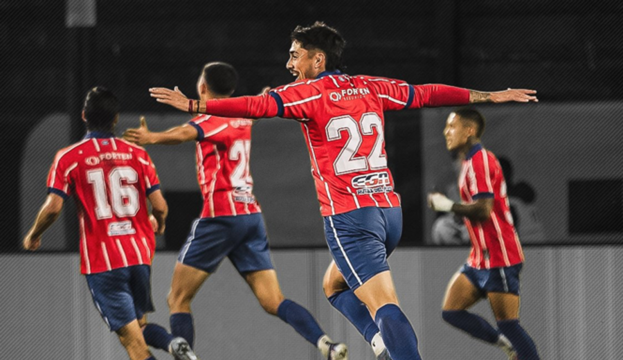 imagen de Central le ganó en su visita a Peñarol 1-0, que tuvo tres expulsados sobre el final