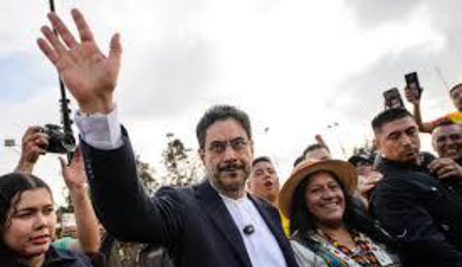 imagen de Colombia: Cepeda propone revisar la política de paz de Petro y descarta dialogar con grupos armados que sigan atacando