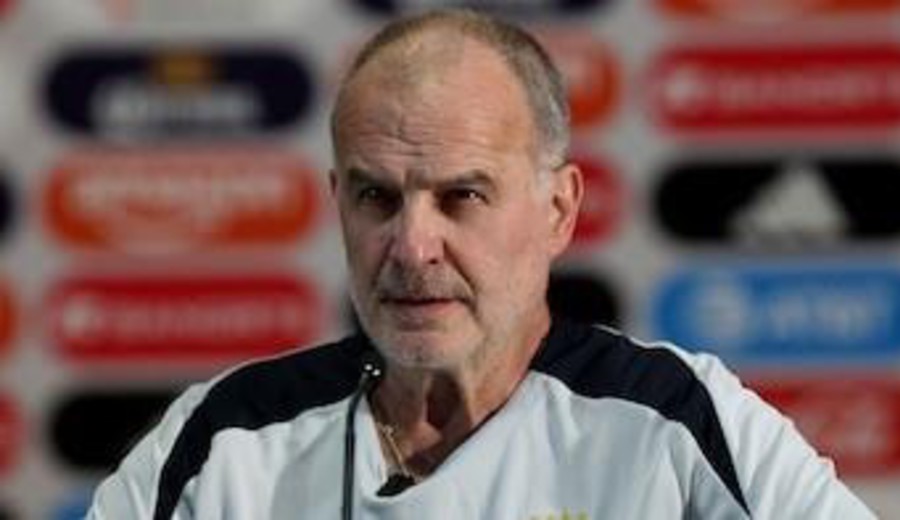 imagen de Seis respuestas en 38 segundos: la extraña entrevista de Marcelo Bielsa antes del debut de Uruguay en el Mundial 2026