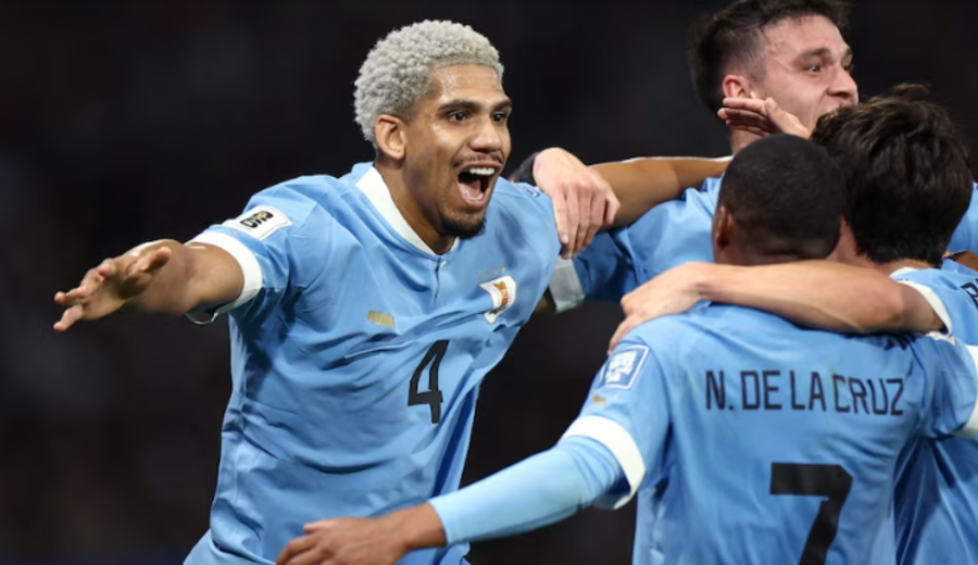 imagen de Las tres bajas de peso que tendrá Uruguay en su debut ante Arabia Saudita: el plan de Bielsa para reordenar el equipo