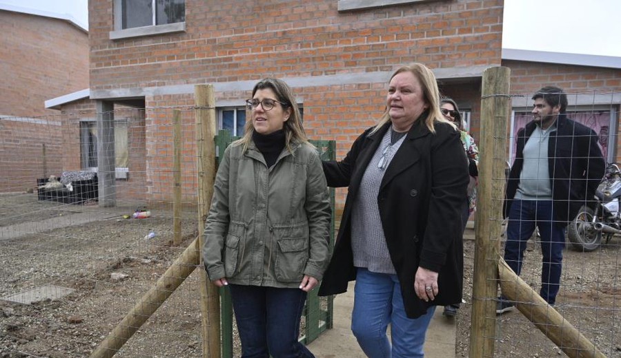 imagen de Inauguraron 58 viviendas para familias del exasentamiento El Tanque